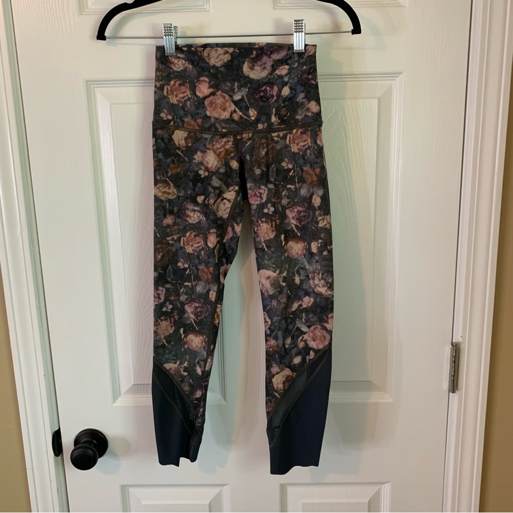 Lululemon Wunder Under High-Rise Floral Leggings, size 2 - Picture 10 of 10